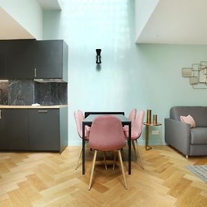 Apartment Center Of Paris By Studio Prestige